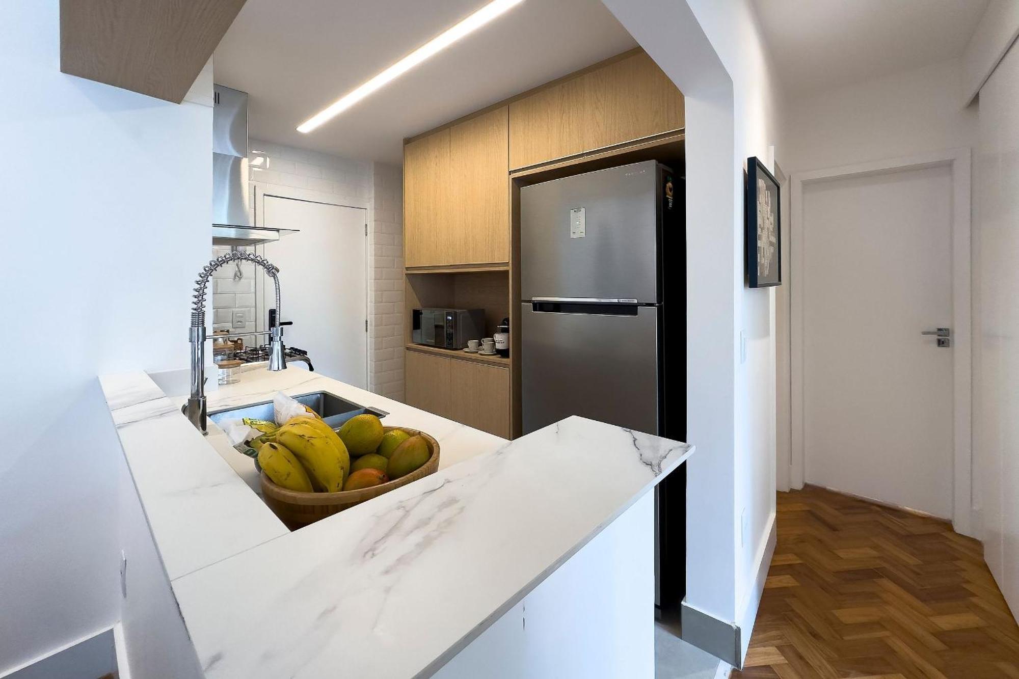 Apartamento Apto. Silencioso E Bem Localizado Na Dias Ferreira *