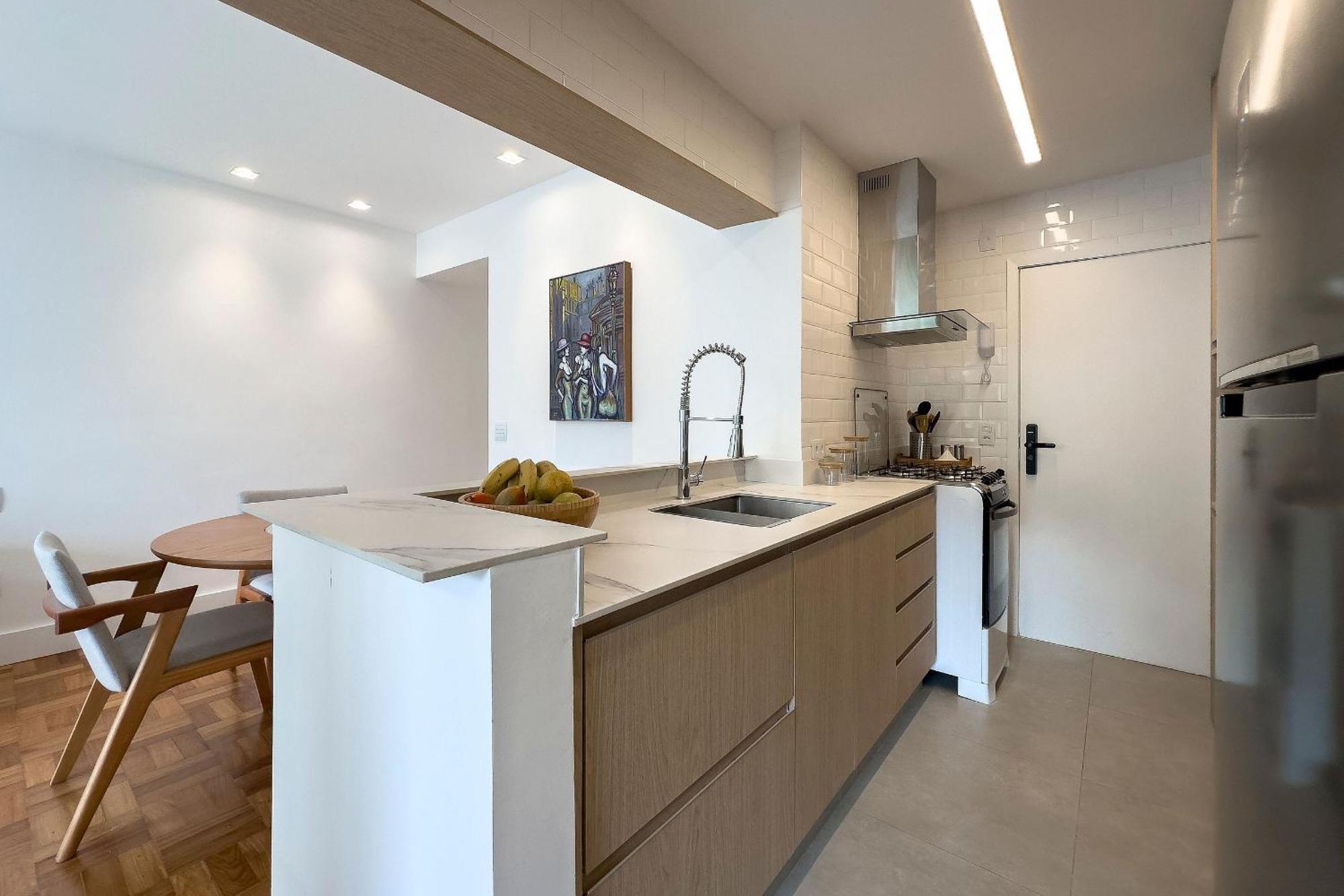 Apartamento Apto. Silencioso E Bem Localizado Na Dias Ferreira *